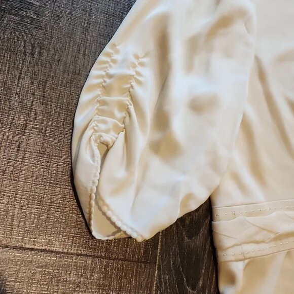 🍁 Elie Tahari stretch SILK Blouse 🍁 - Picture 4 of 9